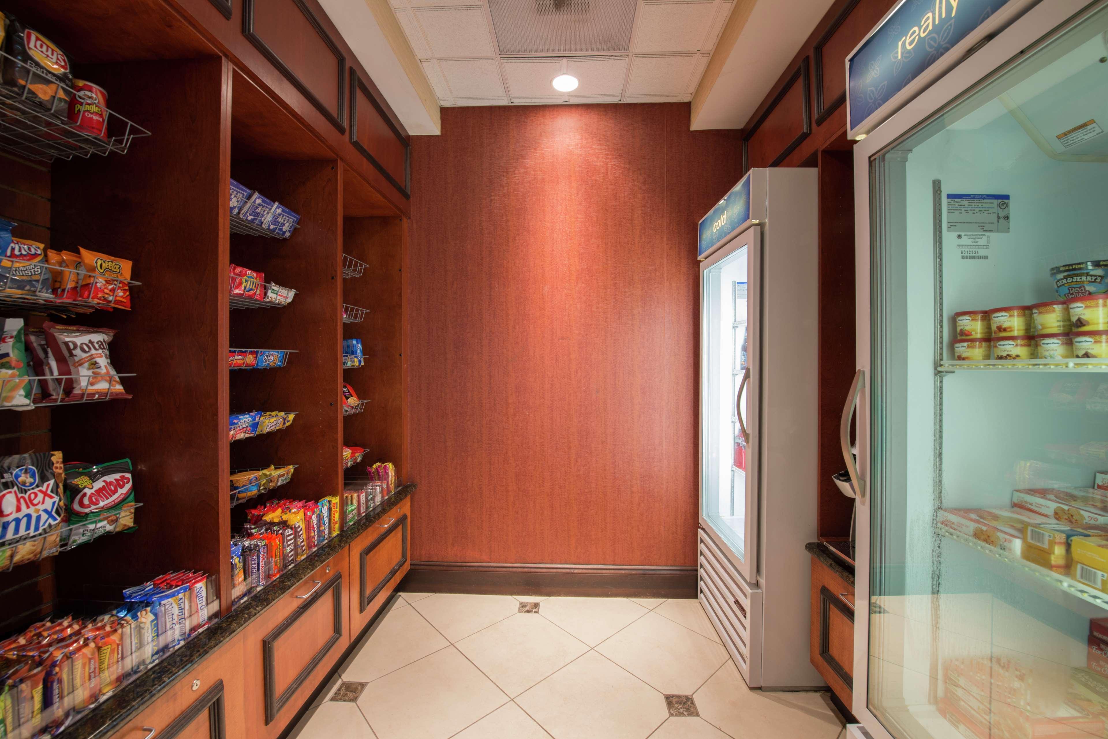 Hilton Garden Inn Тупело Екстериор снимка