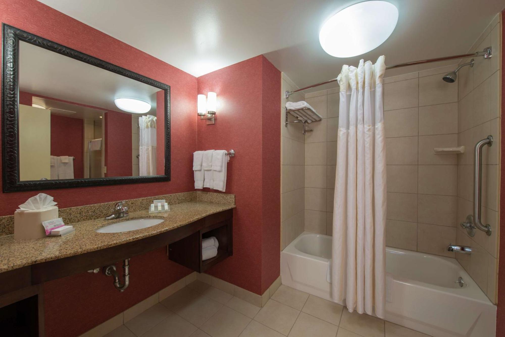 Hilton Garden Inn Тупело Екстериор снимка